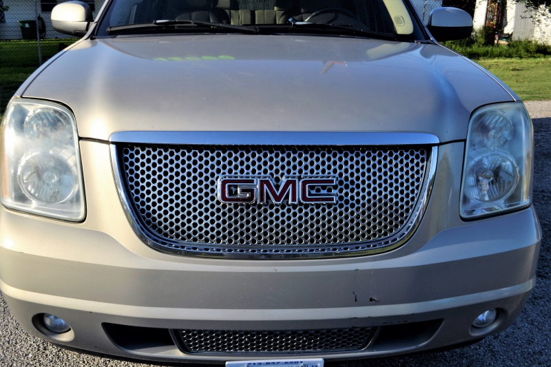 concession-TOURNEFORT-min_gmc-yukon-truck-grill-2828425